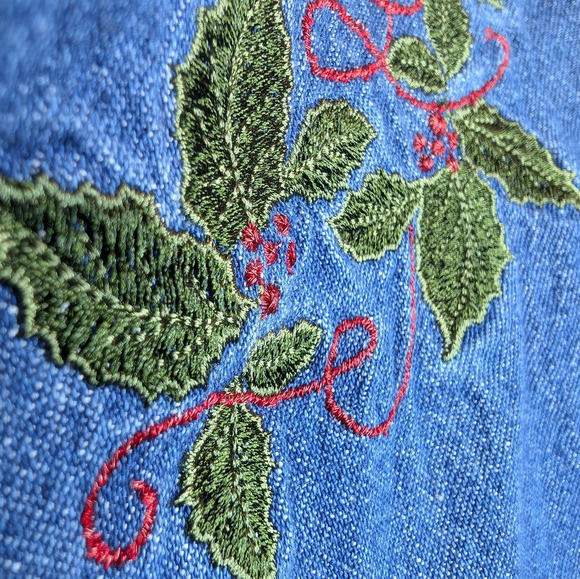 Holiday Editions Denim  Button Down Christmas Holly Embroidered Top 1X - Picture 7 of 9
